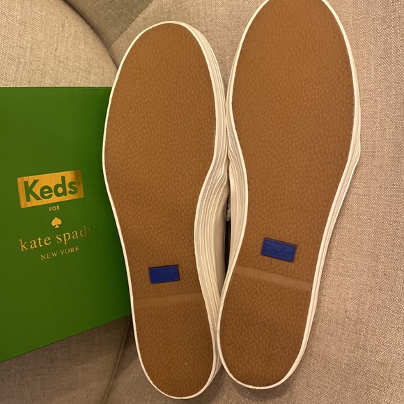 Kate Spade Triple Decker w Bow - Picture 5 of 8